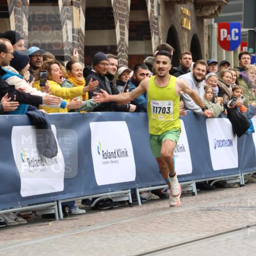 05.10.2025 - 20. swb-Marathon Bremen Strokosch-Dieckow http://msf.ph/oto/9292182 05.10.2025 12:04:36 Ziel 11703 meine-sportfotos.de