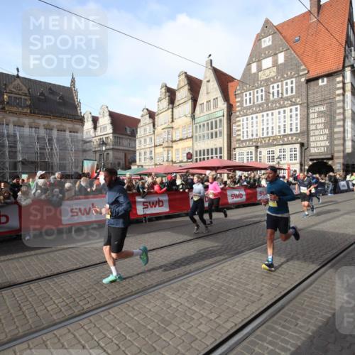 05.10.2025 - 20. swb-Marathon Bremen Yannick Fuchs http://msf.ph/oto/9292191 05.10.2025 10:55:53 Ziel 9521, 10253, 10385, 10610, 10653, 11052, 11249 meine-sportfotos.de