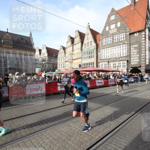 05.10.2025 - 20. swb-Marathon Bremen Yannick Fuchs http://msf.ph/oto/9292193 05.10.2025 10:55:54 Ziel 9521, 10253, 10385, 10610, 10653, 11052, 11249, 11439 meine-sportfotos.de