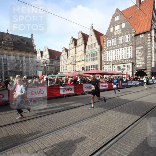 05.10.2025 - 20. swb-Marathon Bremen Yannick Fuchs http://msf.ph/oto/9292198 05.10.2025 10:55:55 Ziel 9521, 10253, 10385, 10610, 11052, 11439 meine-sportfotos.de