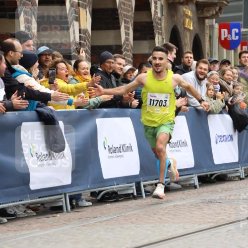 05.10.2025 - 20. swb-Marathon Bremen Strokosch-Dieckow http://msf.ph/oto/9292201 05.10.2025 12:04:36 Ziel 11703 meine-sportfotos.de