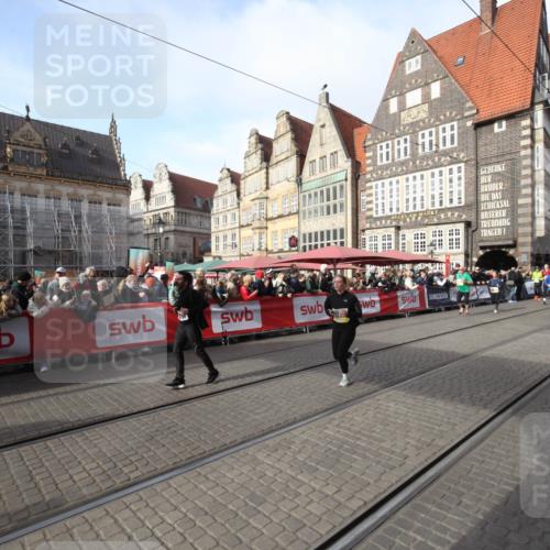 05.10.2025 - 20. swb-Marathon Bremen Yannick Fuchs http://msf.ph/oto/9292217 05.10.2025 10:56:03 Ziel 9871, 9950, 10015, 10758, 10921, 10959, 11148 meine-sportfotos.de