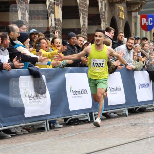 05.10.2025 - 20. swb-Marathon Bremen Strokosch-Dieckow http://msf.ph/oto/9292222 05.10.2025 12:04:36 Ziel 11703 meine-sportfotos.de