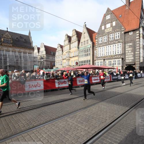 05.10.2025 - 20. swb-Marathon Bremen Yannick Fuchs http://msf.ph/oto/9292225 05.10.2025 10:56:06 Ziel 9541, 9950, 10015, 10394, 10641, 10675, 10758, 10959, 11148, 11626 meine-sportfotos.de