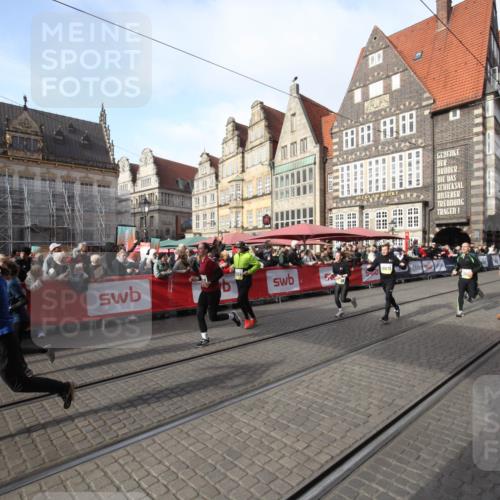 05.10.2025 - 20. swb-Marathon Bremen Yannick Fuchs http://msf.ph/oto/9292232 05.10.2025 10:56:08 Ziel 9541, 9950, 10006, 10015, 10394, 10641, 10664, 10675, 10959, 11095, 11148, 11626 meine-sportfotos.de