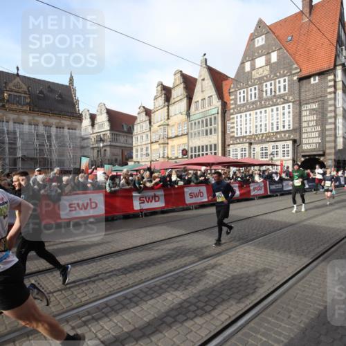 05.10.2025 - 20. swb-Marathon Bremen Yannick Fuchs http://msf.ph/oto/9292239 05.10.2025 10:56:10 Ziel 9541, 9811, 10006, 10009, 10394, 10641, 10664, 10675, 11095, 11620, 11626, 11693 meine-sportfotos.de
