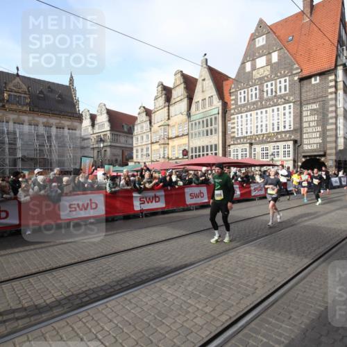 05.10.2025 - 20. swb-Marathon Bremen Yannick Fuchs http://msf.ph/oto/9292243 05.10.2025 10:56:11 Ziel 9541, 9811, 10006, 10009, 10664, 10989, 11095, 11620, 11693 meine-sportfotos.de