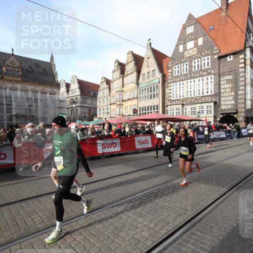 05.10.2025 - 20. swb-Marathon Bremen Yannick Fuchs http://msf.ph/oto/9292249 05.10.2025 10:56:13 Ziel 9811, 9968, 10006, 10009, 10664, 10989, 11095, 11366, 11620, 11630, 11693 meine-sportfotos.de