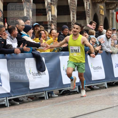05.10.2025 - 20. swb-Marathon Bremen Strokosch-Dieckow http://msf.ph/oto/9292259 05.10.2025 12:04:36 Ziel 11703 meine-sportfotos.de