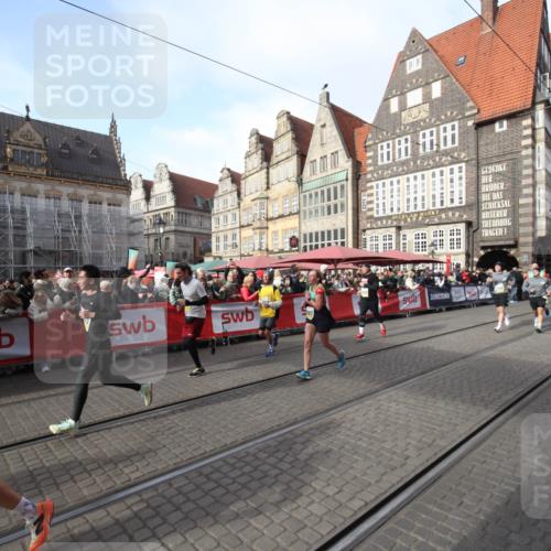 05.10.2025 - 20. swb-Marathon Bremen Yannick Fuchs http://msf.ph/oto/9292265 05.10.2025 10:56:14 Ziel 9811, 9855, 9968, 10006, 10009, 10989, 11095, 11366, 11620, 11630, 11693 meine-sportfotos.de