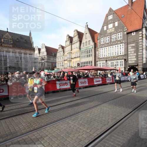 05.10.2025 - 20. swb-Marathon Bremen Yannick Fuchs http://msf.ph/oto/9292269 05.10.2025 10:56:15 Ziel 9811, 9855, 9968, 10009, 10989, 11366, 11620, 11630, 11693, 11741 meine-sportfotos.de