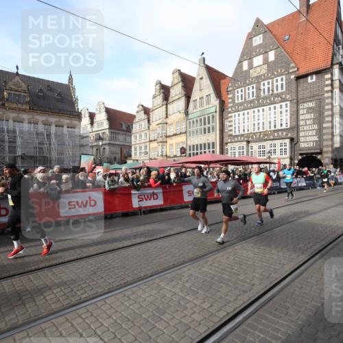 05.10.2025 - 20. swb-Marathon Bremen Yannick Fuchs http://msf.ph/oto/9292271 05.10.2025 10:56:16 Ziel 9258, 9855, 9968, 10009, 10989, 10992, 11364, 11366, 11630, 11693, 11741 meine-sportfotos.de