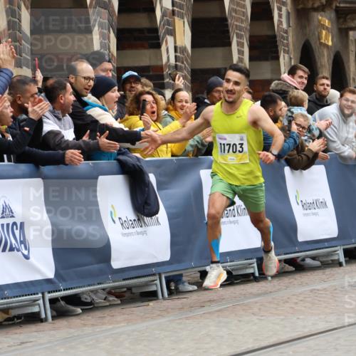 05.10.2025 - 20. swb-Marathon Bremen Strokosch-Dieckow http://msf.ph/oto/9292274 05.10.2025 12:04:36 Ziel 11703 meine-sportfotos.de