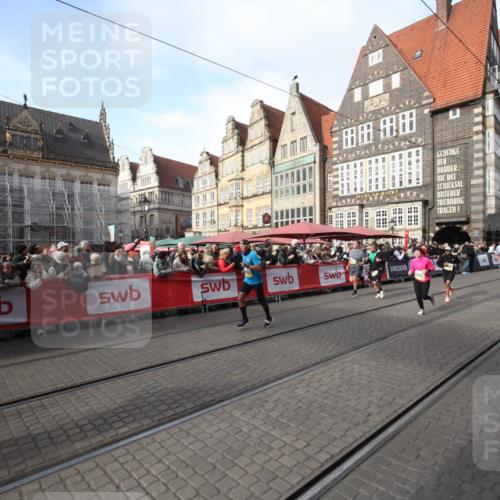 05.10.2025 - 20. swb-Marathon Bremen Yannick Fuchs http://msf.ph/oto/9292283 05.10.2025 10:56:19 Ziel 9258, 9855, 10992, 11364, 11554, 11630, 11741 meine-sportfotos.de