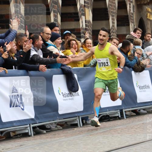 05.10.2025 - 20. swb-Marathon Bremen Strokosch-Dieckow http://msf.ph/oto/9292287 05.10.2025 12:04:37 Ziel 11703 meine-sportfotos.de
