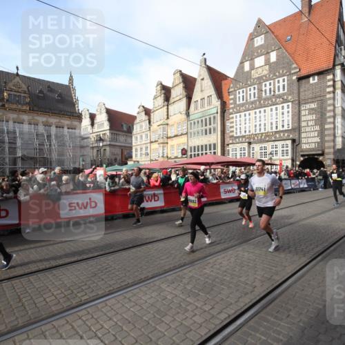 05.10.2025 - 20. swb-Marathon Bremen Yannick Fuchs http://msf.ph/oto/9292292 05.10.2025 10:56:20 Ziel 9258, 9855, 10196, 10992, 11364, 11554, 11741 meine-sportfotos.de