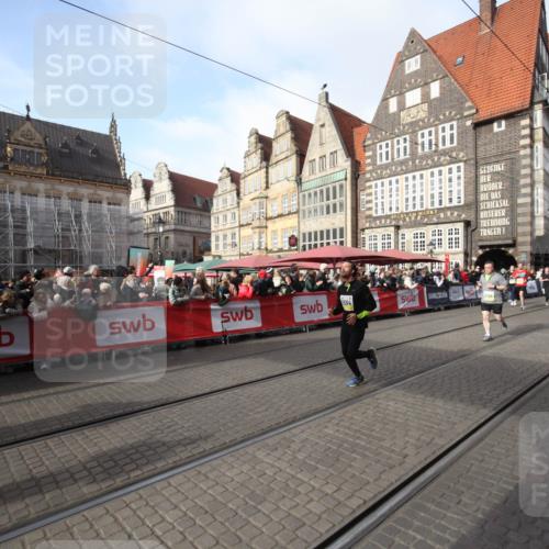 05.10.2025 - 20. swb-Marathon Bremen Yannick Fuchs http://msf.ph/oto/9292302 05.10.2025 10:56:23 Ziel 10028, 10191, 10196, 10424, 10590, 11554, 11662 meine-sportfotos.de