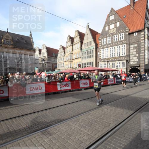 05.10.2025 - 20. swb-Marathon Bremen Yannick Fuchs http://msf.ph/oto/9292307 05.10.2025 10:56:24 Ziel 10028, 10191, 10196, 10424, 10590, 11554, 11662 meine-sportfotos.de