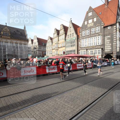 05.10.2025 - 20. swb-Marathon Bremen Yannick Fuchs http://msf.ph/oto/9292311 05.10.2025 10:56:26 Ziel 9424, 9783, 10028, 10191, 10196, 10424, 10590, 11662, 11723 meine-sportfotos.de