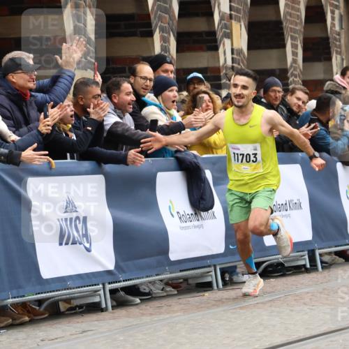 05.10.2025 - 20. swb-Marathon Bremen Strokosch-Dieckow http://msf.ph/oto/9292320 05.10.2025 12:04:37 Ziel 11703 meine-sportfotos.de