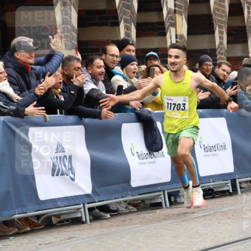 05.10.2025 - 20. swb-Marathon Bremen Strokosch-Dieckow http://msf.ph/oto/9292334 05.10.2025 12:04:37 Ziel 11703 meine-sportfotos.de
