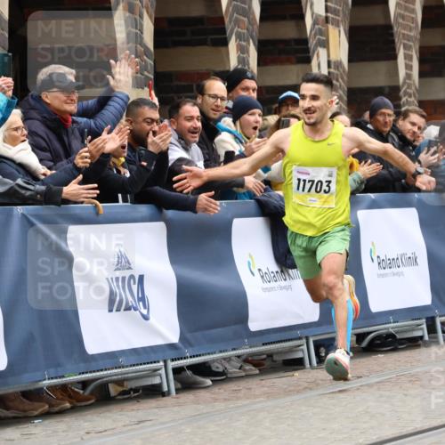 05.10.2025 - 20. swb-Marathon Bremen Strokosch-Dieckow http://msf.ph/oto/9292351 05.10.2025 12:04:37 Ziel 11703 meine-sportfotos.de