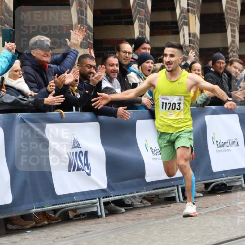 05.10.2025 - 20. swb-Marathon Bremen Strokosch-Dieckow http://msf.ph/oto/9292363 05.10.2025 12:04:37 Ziel 11703 meine-sportfotos.de
