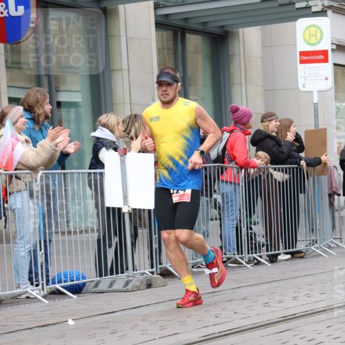 05.10.2025 - 20. swb-Marathon Bremen Strokosch-Dieckow http://msf.ph/oto/9292381 05.10.2025 12:42:00 Ziel 456, 1024, 1363, 1921, 7751, 456, 1024, 1363, 1921, 7751 meine-sportfotos.de
