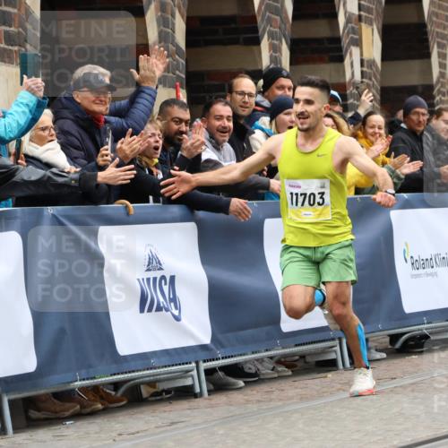 05.10.2025 - 20. swb-Marathon Bremen Strokosch-Dieckow http://msf.ph/oto/9292382 05.10.2025 12:04:37 Ziel 11703 meine-sportfotos.de