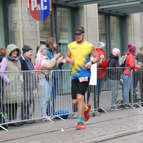 05.10.2025 - 20. swb-Marathon Bremen Strokosch-Dieckow http://msf.ph/oto/9292390 05.10.2025 12:42:01 Ziel 456, 1024, 1363, 1921, 7751, 456, 1024, 1363, 1921, 7751 meine-sportfotos.de