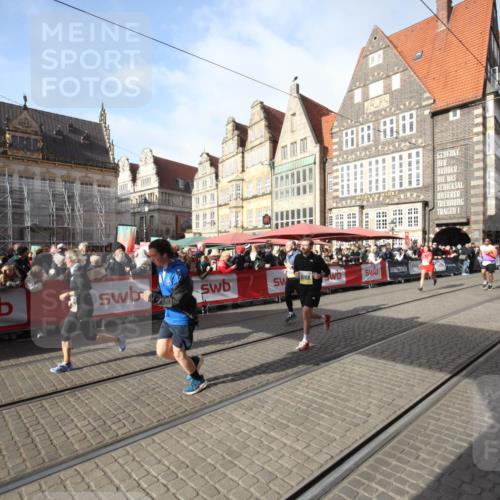 05.10.2025 - 20. swb-Marathon Bremen Yannick Fuchs http://msf.ph/oto/9292395 05.10.2025 10:56:52 Ziel 9188, 10145, 10845, 11426, 11675, 11734 meine-sportfotos.de