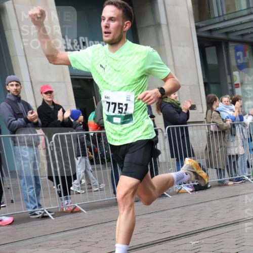 05.10.2025 - 20. swb-Marathon Bremen Strokosch-Dieckow http://msf.ph/oto/9292409 05.10.2025 12:42:03 Ziel 18, 456, 1024, 1117, 1363, 1921, 18, 456, 1024, 1117, 1363, 1921 meine-sportfotos.de