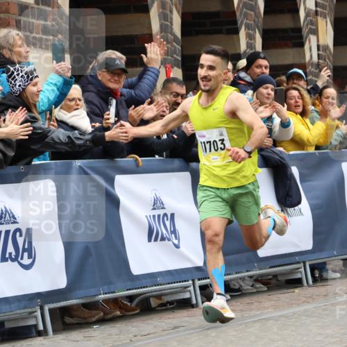 05.10.2025 - 20. swb-Marathon Bremen Strokosch-Dieckow http://msf.ph/oto/9292429 05.10.2025 12:04:37 Ziel 11703 meine-sportfotos.de