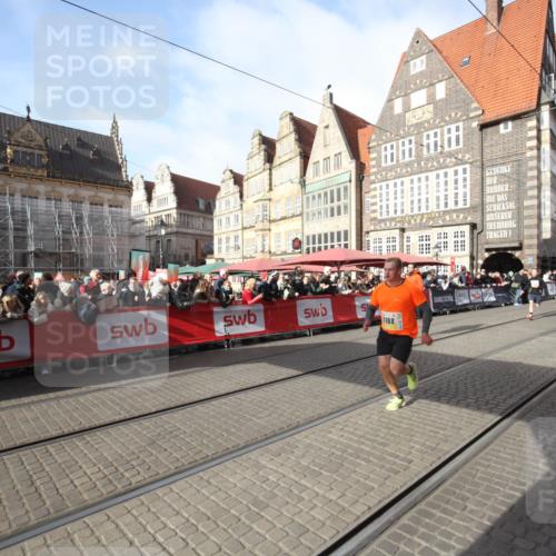 05.10.2025 - 20. swb-Marathon Bremen Yannick Fuchs http://msf.ph/oto/9292434 05.10.2025 10:57:04 Ziel 9451, 9937, 10069, 10867, 11168 meine-sportfotos.de