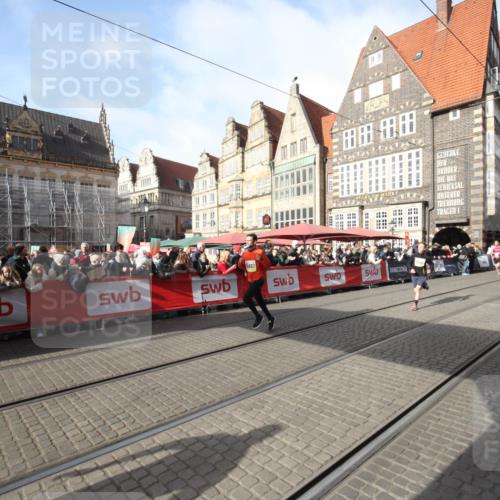 05.10.2025 - 20. swb-Marathon Bremen Yannick Fuchs http://msf.ph/oto/9292437 05.10.2025 10:57:05 Ziel 9451, 9797, 9937, 10069, 10867, 11168, 11435 meine-sportfotos.de