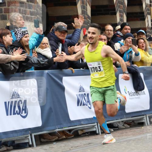 05.10.2025 - 20. swb-Marathon Bremen Strokosch-Dieckow http://msf.ph/oto/9292444 05.10.2025 12:04:37 Ziel 11703 meine-sportfotos.de