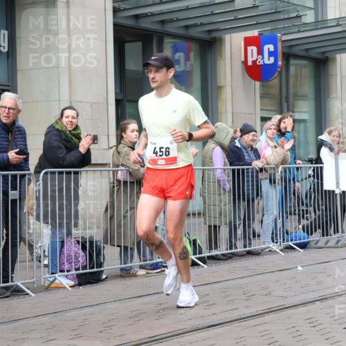 05.10.2025 - 20. swb-Marathon Bremen Strokosch-Dieckow http://msf.ph/oto/9292449 05.10.2025 12:42:05 Ziel 18, 456, 1024, 1117, 1363, 1921, 18, 456, 1024, 1117, 1363, 1921 meine-sportfotos.de