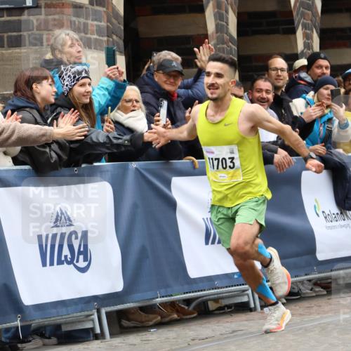 05.10.2025 - 20. swb-Marathon Bremen Strokosch-Dieckow http://msf.ph/oto/9292458 05.10.2025 12:04:37 Ziel 11703 meine-sportfotos.de