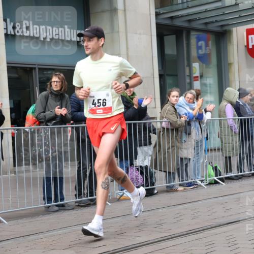 05.10.2025 - 20. swb-Marathon Bremen Strokosch-Dieckow http://msf.ph/oto/9292460 05.10.2025 12:42:05 Ziel 18, 456, 1024, 1117, 1363, 1921, 18, 456, 1024, 1117, 1363, 1921 meine-sportfotos.de