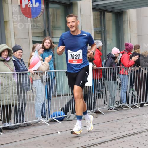 05.10.2025 - 20. swb-Marathon Bremen Strokosch-Dieckow http://msf.ph/oto/9292470 05.10.2025 12:42:08 Ziel 18, 456, 1024, 1117, 1363, 1921, 18, 456, 1024, 1117, 1363, 1921 meine-sportfotos.de