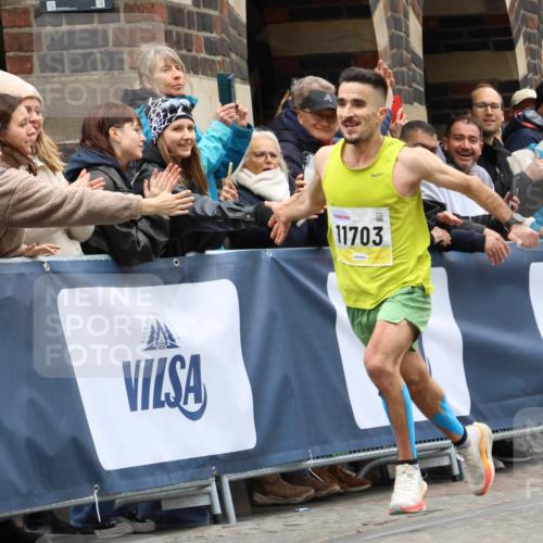 05.10.2025 - 20. swb-Marathon Bremen Strokosch-Dieckow http://msf.ph/oto/9292471 05.10.2025 12:04:37 Ziel 11703 meine-sportfotos.de