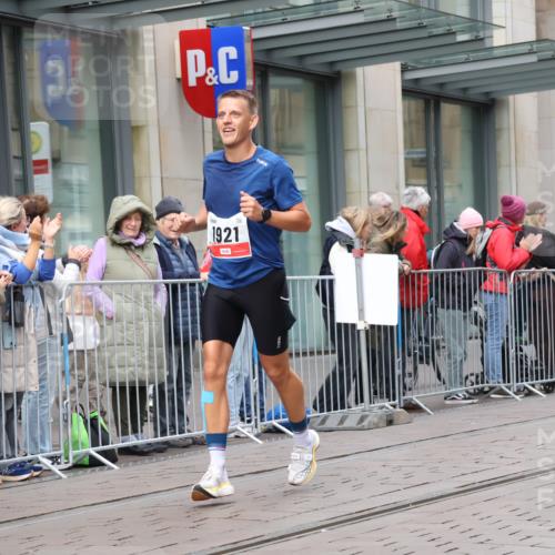 05.10.2025 - 20. swb-Marathon Bremen Strokosch-Dieckow http://msf.ph/oto/9292477 05.10.2025 12:42:08 Ziel 18, 456, 1024, 1117, 1363, 1921, 18, 456, 1024, 1117, 1363, 1921 meine-sportfotos.de