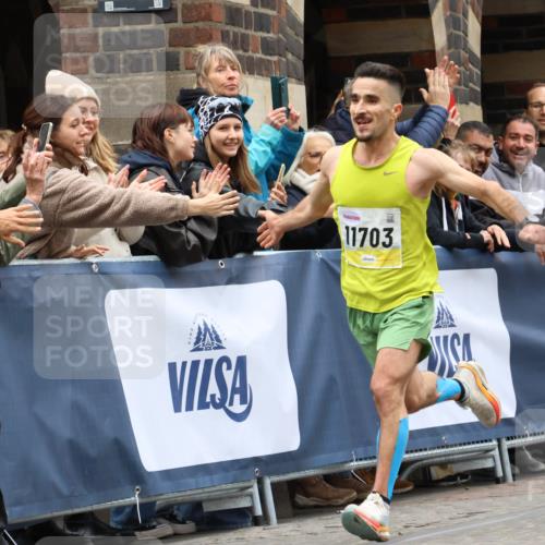 05.10.2025 - 20. swb-Marathon Bremen Strokosch-Dieckow http://msf.ph/oto/9292485 05.10.2025 12:04:37 Ziel 11703 meine-sportfotos.de