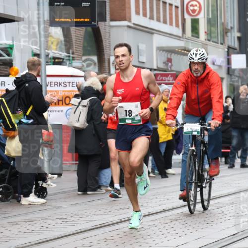 05.10.2025 - 20. swb-Marathon Bremen Strokosch-Dieckow http://msf.ph/oto/9292523 05.10.2025 12:42:25 Ziel 18, 1117, 1162, 18, 1117, 1162 meine-sportfotos.de
