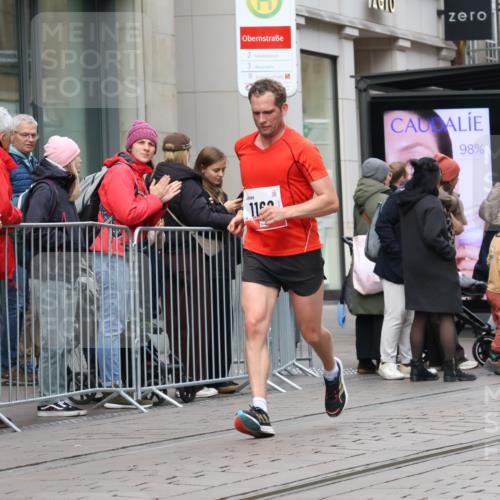 05.10.2025 - 20. swb-Marathon Bremen Strokosch-Dieckow http://msf.ph/oto/9292563 05.10.2025 12:42:29 Ziel 1162, 1162 meine-sportfotos.de