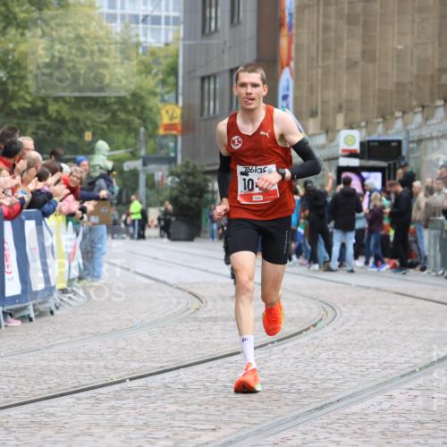 05.10.2025 - 20. swb-Marathon Bremen Strokosch-Dieckow http://msf.ph/oto/9292566 05.10.2025 12:06:25 Ziel 1040 meine-sportfotos.de
