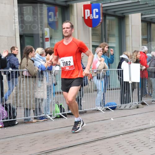 05.10.2025 - 20. swb-Marathon Bremen Strokosch-Dieckow http://msf.ph/oto/9292592 05.10.2025 12:42:31 Ziel 1162, 1162 meine-sportfotos.de
