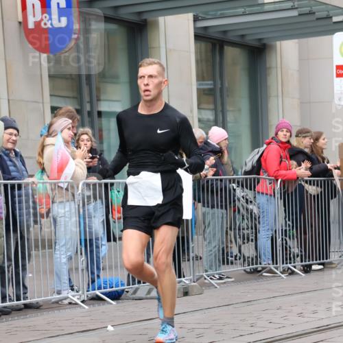 05.10.2025 - 20. swb-Marathon Bremen Strokosch-Dieckow http://msf.ph/oto/9292604 05.10.2025 12:42:57 Ziel 153, 1068, 1459, 1643, 153, 1068, 1459, 1643 meine-sportfotos.de