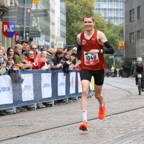 05.10.2025 - 20. swb-Marathon Bremen Strokosch-Dieckow http://msf.ph/oto/9292605 05.10.2025 12:06:27 Ziel 1040 meine-sportfotos.de