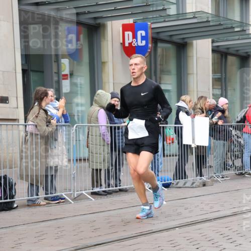 05.10.2025 - 20. swb-Marathon Bremen Strokosch-Dieckow http://msf.ph/oto/9292609 05.10.2025 12:42:57 Ziel 153, 1068, 1459, 1643, 153, 1068, 1459, 1643 meine-sportfotos.de